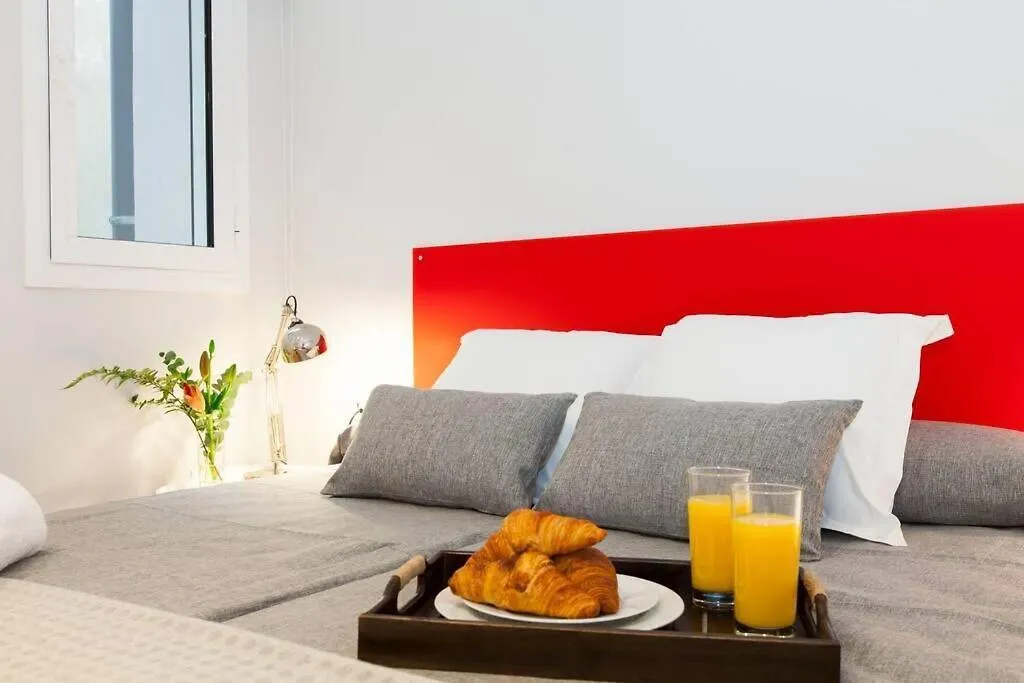 Perfectly Located 4Bed 4Bath Apartment In Eixample Barcelona Spanyolország