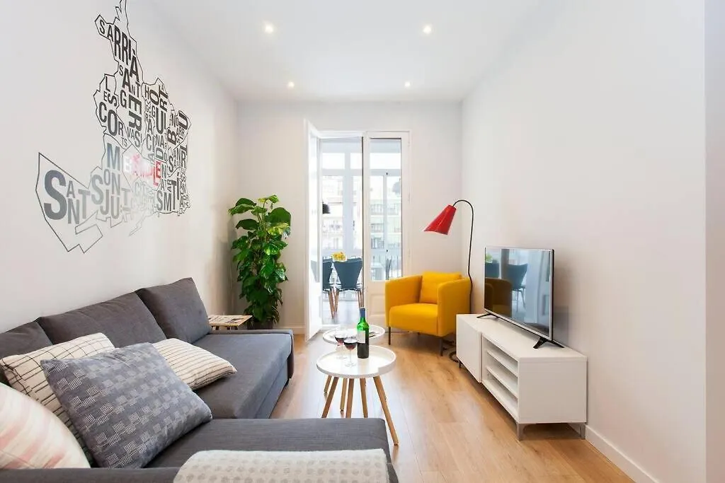 Perfectly Located 4Bed 4Bath Apartment In Eixample Barcelona 0*,  Spanyolország