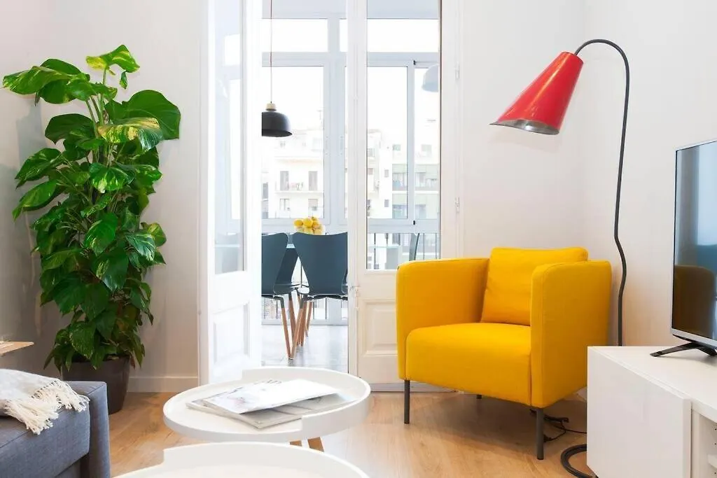 Perfectly Located 4Bed 4Bath Apartment In Eixample Barcelona 0*,