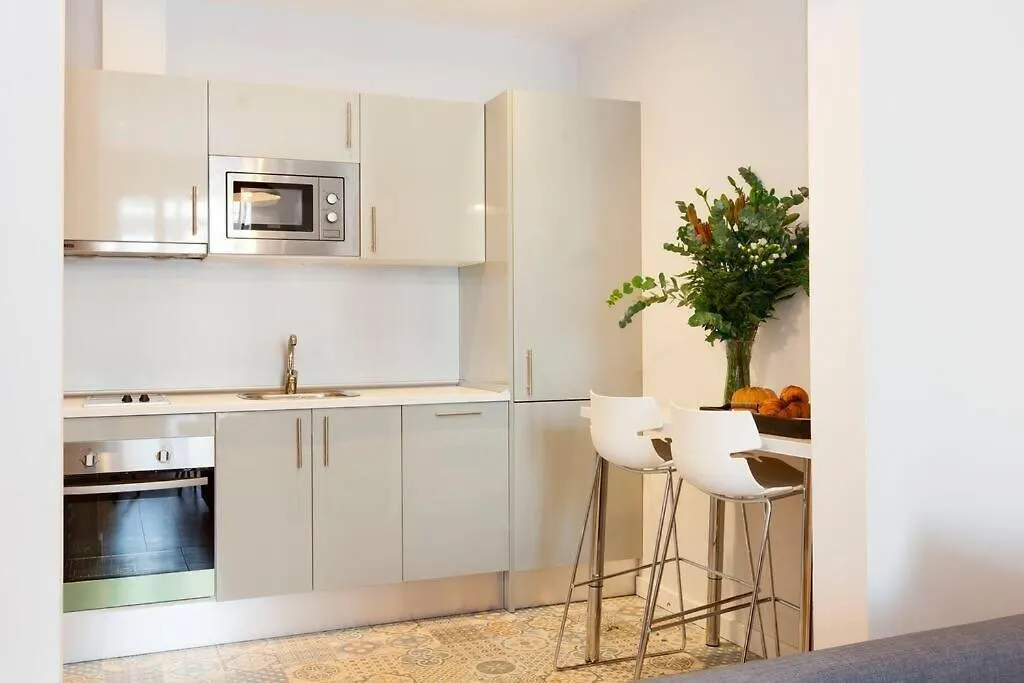 Perfectly Located 4Bed 4Bath Apartment In Eixample Barcelona Spanyolország