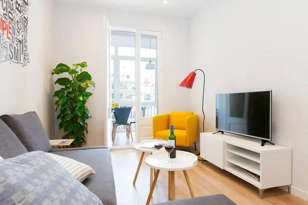 Perfectly Located 4Bed 4Bath Apartment In Eixample Barcelona 0*,  Spanyolország