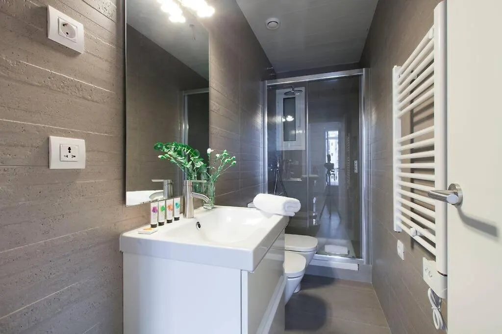 Perfectly Located 4Bed 4Bath Apartment In Eixample Barcelona 0*,  Spanyolország