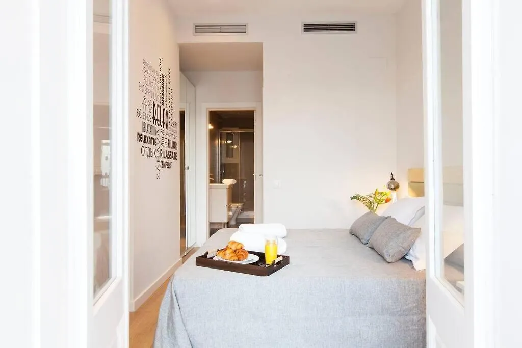 Perfectly Located 4Bed 4Bath Apartment In Eixample Barcelona Spanyolország
