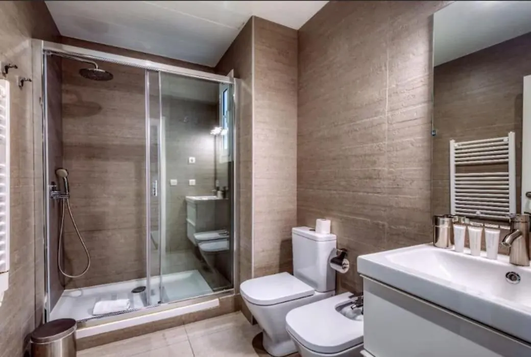 Perfectly Located 4Bed 4Bath Apartment In Eixample Barcelona Spanyolország
